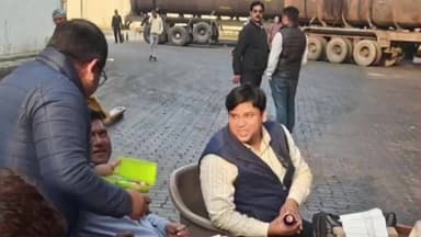 बरेली: खाद्य तेल फैक्ट्री पर छापा, ₹31.55 लाख का रेपसीड ऑयल किया गया सीज, 8 नमूने जांच के लिए भेजे गए