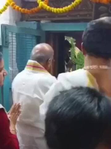 కళ్యాణదుర్గం: కళ్యాణదుర్గంలోని శ్రీ పట్టాభి రామస్వామిని దర్శించుకుని రామస్వామి పై పద్యాన్ని ఆలపించిన గరికపాటి నరసింహారావు