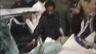 हाटा: हाटा में एनएच-28 पर दर्दनाक हादसा, बहुभुज से लौट रहे एक ही गांव के तीन दोस्तों की मौत, चार लोग घायल