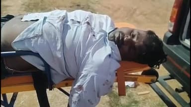 టెక్కలి: నందిగాం హైవేపై ఆదివారం జరిగిన రోడ్డు ప్రమాదం దారికాచిన మృత్యువు గా ఆసుపత్రికి వెళ్తూ ప్రమాదానికి గురి