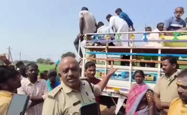 గద్వాల్: వాహనాలలో పరిమితికి మించి ప్రయాణాలు చేయరాదని పోలీసులు హేచ్చరిక