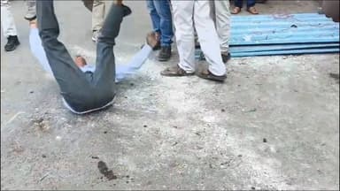 टीकमगढ़: राजमहल चौराहा: 70 साल पुरानी मिष्ठान दुकान पर कब्जे का आरोप, परिवार के साथ मारपीट