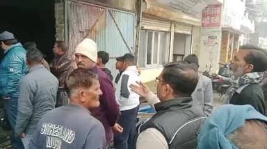 लखीमपुर: बारात की आतिशबाजी से गरीब दुकानदार की तबाही, इमली चौराहा आग कांड में नया मोड़, दुकान मालिक आयुष ने दी जानकारी