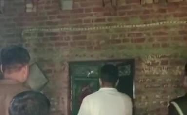 ताखा: ऊसराहार थाना क्षेत्र में विवाहिता ने कमरे में फांसी लगाकर की आत्महत्या, पुलिस जांच में जुटी