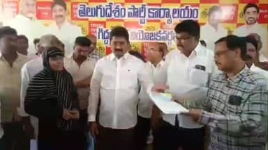 గిద్దలూరు: గిద్దలూరు పట్టణంలోని టిడిపి కార్యాలయంలో సీఎం రిలీఫ్ ఫండ్ చెక్కులను లబ్ధిదారులకు పంపిణీ చేసిన ఎమ్మెల్యే అశోక్ రెడ్డి