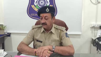 નવસારી: આશા બાગ વિસ્તારમાં ચેઇન સ્નેચિંગનો આરોપી ઝડપાયો જે અંગે સમગ્ર માહિતી ડીવાયએસપીએ આપી