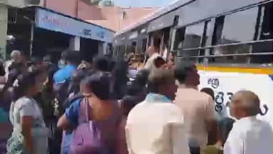 ధర్మవరం ఆర్టీసీ బస్టాండ్ లో బస్సులో సీట్ల కోసం మహిళల పాట్లు