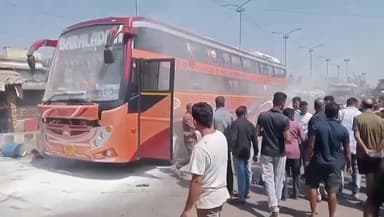 ଭଞ୍ଜନଗର: ଭଞ୍ଜନଗର ବସଷ୍ଟାଣ୍ଡ ଠାରେ ଏକ ବସ୍ ଇଞ୍ଜିନ ରୁ ବାହାରିଲା ନିଆଁ, ଉପସ୍ଥିତ ବୁଦ୍ଧି ଖଟାଇ ନିଆଁକୁ ଆୟତ୍ତ କଲେ ଡ୍ରାଇଭର