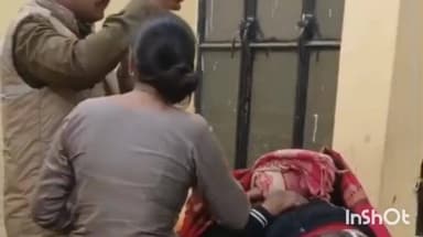 धामपुर: नहटौर पैजानिया मार्ग पर पुलिस की पीआरवी गाड़ी से बाइक टकराने के दौरान दो महिलाओं सहित तीन लोग घायल