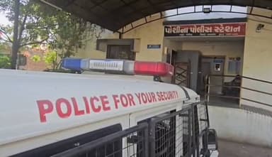 પોશીના: શહેર પોલીસે NDPSના ગુનામાં આઠ મહિનાથી ફરાર આરોપીને ઝડપી ડીસા દક્ષિણ પોલીસ સ્ટેશનને સોંપ્યો