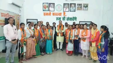 रतनपुर जनदर्शन में भाजपा की सदस्यता ग्रहण, महिला मोर्चा मंडल अध्यक्ष मालती यादव के नेतृत्व में कार्यकर्ता हुए शामिल