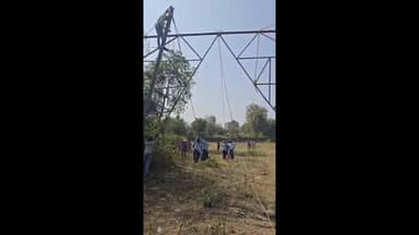 ઝાલોદ: ઝાલોદમાં જેટકો કંપનીના 66 KV ટાવરની કામગીરી સામે ખેડૂતનો ઉગ્ર વિરોધ: પોલીસ બંદોબસ્ત વચ્ચે કામગીરી કરાઈ