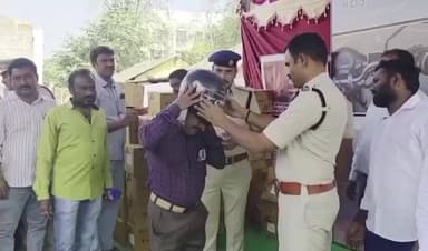 ద్విచక్ర వాహనదారులు హెల్మెట్ ధరించాలి