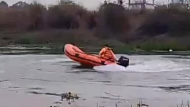 बस्ती: परशुराम पुर थाने पर तैनात लापता उपनिरीक्षक की तलाश में कुवानों नदी में SDRF की टीमें लगीं