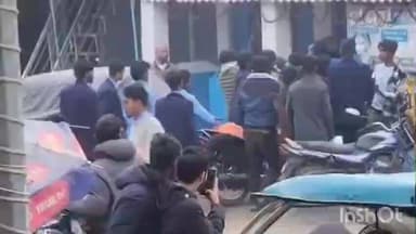 निचलौल: निचलौल थाना क्षेत्र में छात्रों के दो गुटों के बीच हुई मारपीट, वीडियो हुआ वायरल