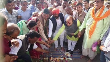 शामगढ़: डाबला गुर्जर से स्टेशन रोड तक फोर लाइन सड़क का होगा निर्माण, विधायक ने किया भूमि पूजन