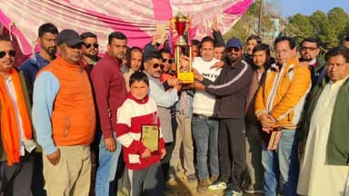 कांडा: पुरूष क्रिकेट में कंट्री इलेवन व महिला क्रिकेट में जेठाई की टीम बनी चैम्पियन, कांडा में पुरस्कार वितरण के साथ हुआ समापन