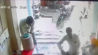 सुवासरा: सुवासरा पुलिस ने गहने चोरी की घटना के बाद CCTV खंगाले, आरोपी की तलाश जारी