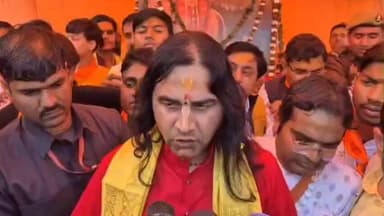 शिकोहाबाद: शिकोहाबाद में हिन्दू सम्मेलन में उमड़ी भीड़, देवकी नंदन ठाकुर ने 'सनातन बोर्ड' की हुंकार भरी, बोले- एकजुट हों सनातनी