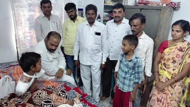 కనిగిరి: పట్టణంలో విద్యుత్ ప్రమాదంలో రెండు చేతులు కోల్పోయిన బాలుడు, పరామర్శించిన రాష్ట్ర శాలివాహన సంఘం నాయకులు