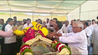 చిన్నగొటిఘల్లు మండలం రంగన్నగారిగడ్డలో వలసారెడ్డి గారి వెంకట రెడ్డి మృతదేహానికి నివాళులర్పించిన నల్లారి సోదరులు