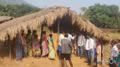 కొత్త పెన్షన్లు మంజూరు చేయాలని కోరిన కాంగ్రెస్ పార్టీ నాయకులు