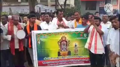 కదిరిలో ఖాద్రీ లక్ష్మీ నరసింహ స్వామి వారి జన్మ నక్షత్రమైన స్వాతి నక్షత్రం రోజు గిరిప్రదక్షిణ లు నిర్వహించిన భక్తులు