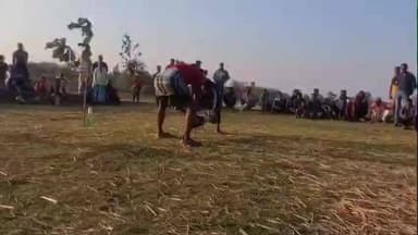 বিনপুর ২: ভুলাভেদাতে আয়োজিত মোরগ লড়াই ও গ্ৰামীন মেলাতে উপচে পড়ল মানুষের ভিড়