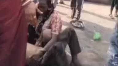 અમદાવાદ શહેર: ત્રણદરવાજા માર્કેટ : યુવકપર છરી વડે હુમલો !? પોલીસ ઘટના સ્થળે પહોંચી વધુ તપાસ હાથ ધરી