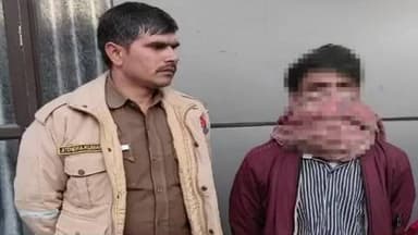 कोल: अलीगढ़ में उस्तरा मारकर हत्या के प्रयास में फरार आरोपी को पुलिस ने किया गिरफ्तार, उस्तरा किया बरामद