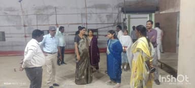 నర్సంపేట: నర్సంపేట వ్యవసాయం మార్కెట్ యార్డులో పోలింగ్ సామాగ్రి కేంద్రాన్ని పరిశీలించిన జిల్లా కలెక్టర్