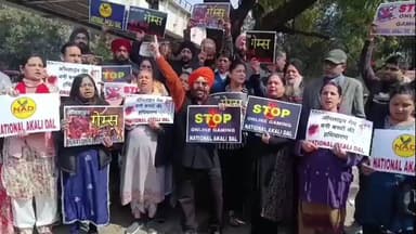 सीलमपुर: दिल्ली 'ऑनलाइन गेम्स बैन करो' के नारों से गूंजी, बच्चों के भविष्य के लिए सड़क पर उतरा नेशनल अकाली दल