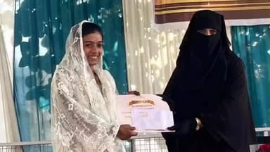 હાલોલ: હાલોલમાં ઈસ્લામીક નોલેજ સ્પર્ધાનો ઈનામ વિતરણ અને સર્ટિફિકેટ આપી સમ્માન કાર્યક્મ બાદશાહ બાબાની દરગાહ ખાતે યોજાયો