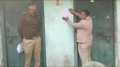 मनीगाछी: इश्तिहार वारंटी अभियुक्त के घर न्यायालय का नोटिस चिपकाया गया, मनिगाछी थाना की कार्रवाई