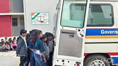 વિસાવદર: મુંડીયારાવણી પ્રાથમિક શાળા ખાતે 108 ની ટીમ દ્વારા ઇમર્જન્સી સારવાર ને લઇ બાળકોને માહિતગાર કર્યા