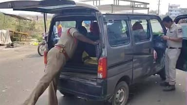 అసిఫాబాద్: ఆసిఫాబాద్ పట్టణంలో పోలీసుల వాహనాల తనిఖీలు