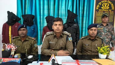 रंका: ज़मीन विवाद में हत्या का खुलासा, पुलिस ने चार अभियुक्तों को किया गिरफ्तार, जंगल से शव बरामद