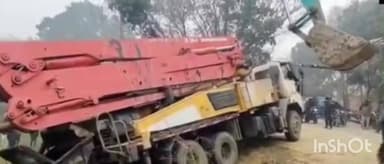 बेनीपट्टी: उड़ेंन गांव के पास पुपरी-मधुबनी पथ पर भारत माला प्रोजेक्ट का क्रेन पलटा, ड्राइवर और खलासी बाल-बाल बचे