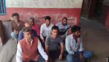 हिण्डौन: सट्टा किंग अमीनुद्दीन खान के साथ ऑनलाइन सट्टे के नेटवर्क में लिप्त 8 आरोपियों को सदर थाने में गिरफ्तार किया गया