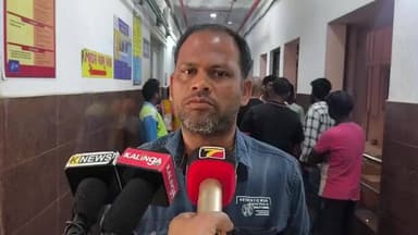 ବାରିପଦା ମ୍ୟୁନିସିପାଲଟି: ବୁଢ଼ୀଖମାରି ଛକରେ ସ୍କୁଟିକୁ ପଛପଟୁ ଧକ୍କା ଦେଲା କାର; ୨ ଗୁରୁତର ହୋଇ ବାରିପଦା ମେଡିକାଲରେ ଭର୍ତ୍ତି; ପ୍ରତିକ୍ରିୟା ଦେଲେ ସମ୍ପର୍କୀୟ