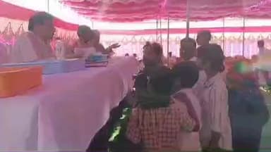 యర్రగొండపాలెం: పెద్దారవీడు హాస్టల్లో సమస్యలపై అధికారులకు వినతి పత్రం అందజేసిన పిడిఎస్యు జిల్లా అధ్యక్షులు రాజు