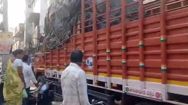 నరసన్నపేట: నరసన్నపేటలో భారీ వాహనాలు వలన అవస్థలు పడుతున్న ప్రజలు