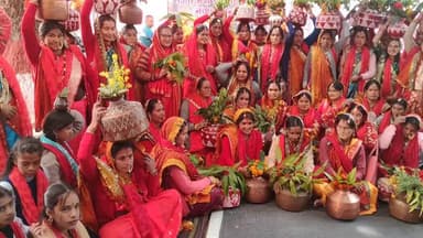 कांडा: कलश यात्रा के साथ शिव महापुराण की शुरुआत, गोपेश्वर धाम धपोलासेरा में उमड़ा जनसैलाब