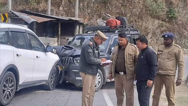 लोहाघाट: लोहाघाट पिथौरागढ़ एनएच पर सिंगदा के पास दो वाहनों की भिड़ंत में सात लोग हुए घायल