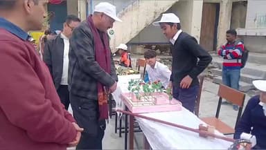 भटवाड़ी: जिला मुख्यालय पर इंस्पायर अवार्ड में छात्र-छात्राओं ने वैज्ञानिक मॉडलों के माध्यम से साझा की महत्वपूर्ण जानकारियां