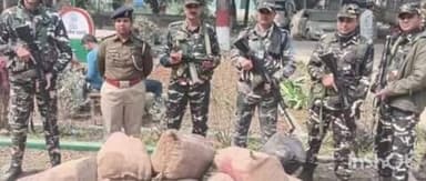 मधवापुर: एसएसबी परसा व माधवापुर थाना पुलिस ने 306 लीटर शराब ज़ब्त की