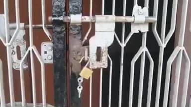 గుంతకల్లు: గుత్తి పట్టణంలోని గుడ్ షెపర్డ్ పాఠశాల సమీపంలో రెండు ఇళ్లలో పట్టపగలే చోరీ, ఆరు తులాల బంగారు, రూ.23వేలు చోరీ