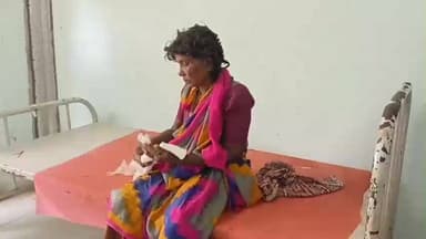 గిద్దలూరు: కొమరోలు మండలం అయ్యవారిపల్లి గ్రామ సమీపంలో ద్విచక్ర వాహనం అదుపుతప్పి వృద్ధ దంపతులకు తీవ్ర గాయాలు