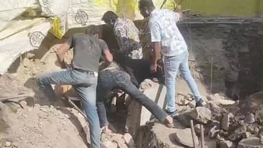 रतलाम नगर: माणकचौक थाना: कोठारी वास में कच्चा मकान ढहा, मजदूर दबा, मेडिकल कॉलेज में इलाज जारी