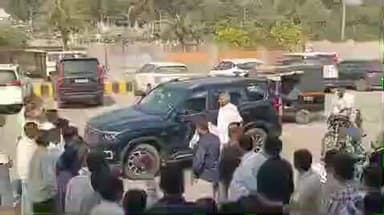 કોડીનાર: પૂર્વસાસંદ દિનુભાઇસોલંકીએ જન્મદિવસ નિમીતે કોડીનારમા અટલ જન સેવા કેન્દ્ર નો પ્રારંભ કર્યો પાલીકા ઉપપ્રમુખે માહીતી આપી